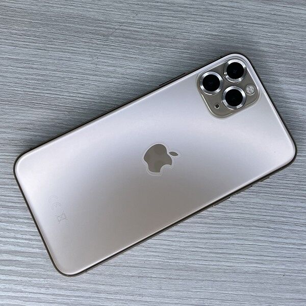 GrizzGlass SatinSkin do Apple iPhone 15 GRZ7141 5904063590872